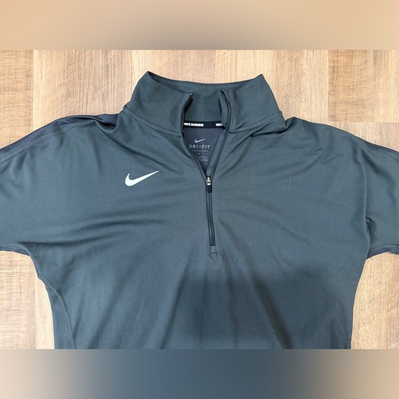 Nike Women’s Dark Gray Dri-FIT Running Pullover - Picture 2 of 4